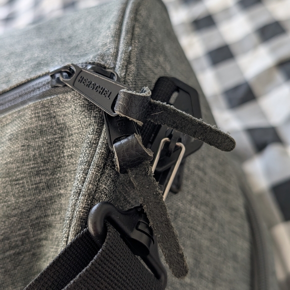 Herschel Supply Company 43L Gray Duffel Bag - Picture 4 of 10